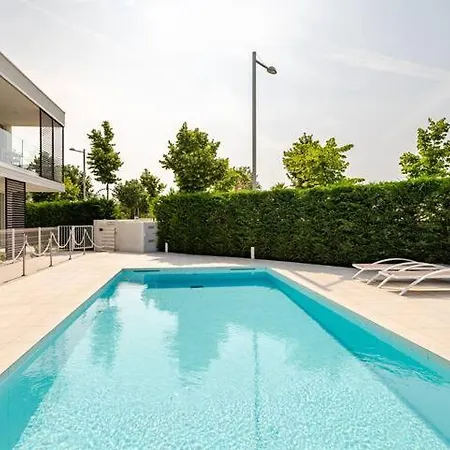 Luma With Pool Lido di Jesolo