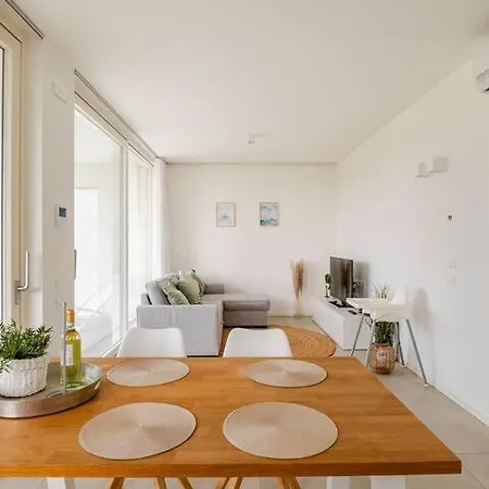 Luma With Pool Apartment